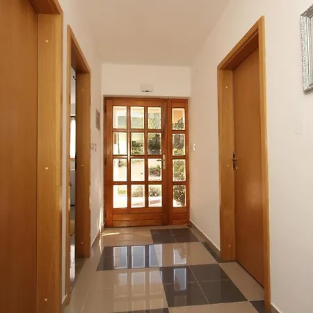 Apartments With Parking Space Presika, Labin - 7390 Apartment