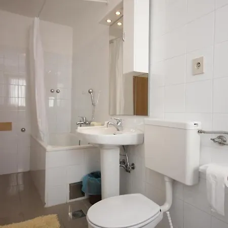 Apartments With Parking Space Presika, Labin - 7390 Apartment *