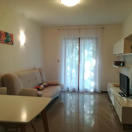 Apartments With Parking Space Presika, Labin - 7390 * Labin (Istria)