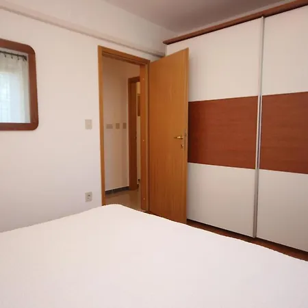 Apartments With Parking Space Presika, Labin - 7390 Labin (Istria)